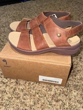 Women’s KURU sandals Size 9 Coda Muse Cognac Brown Leather Strappy Comfortable